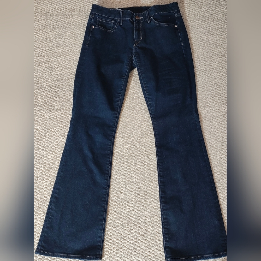 Gap 1969 Low Rise Boot cut Jeans, Like New! Size 27s